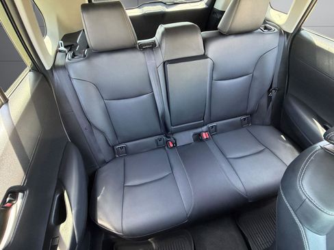 Used 2022 Toyota Corolla Cross XLE w/ Convenience Package image 19