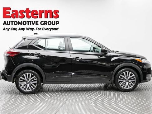 Used 2023 Nissan Kicks SV FWD image 4