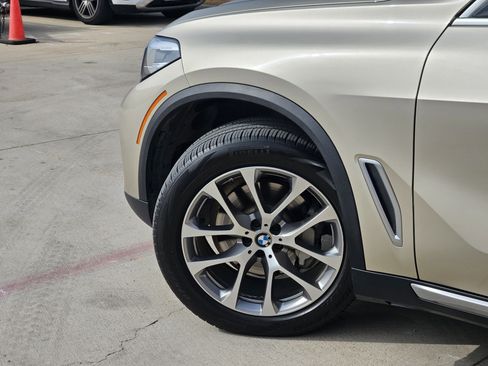 Used 2019 BMW X5 xDrive40i w/ Premium Package 2 image 5