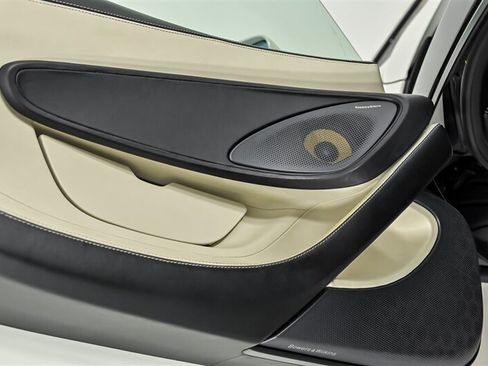 Used 2017 McLaren 570S RWD image 16
