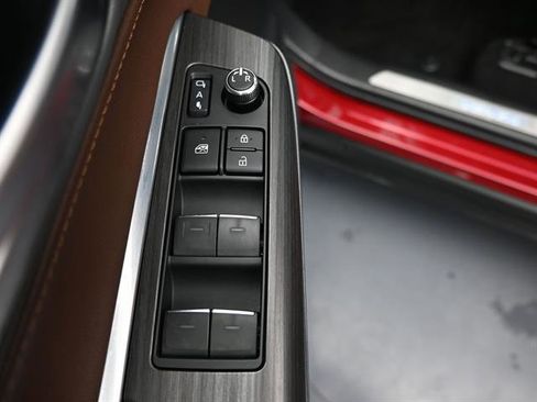 Certified 2024 Toyota Venza Limited AWD/4WD image 5