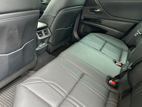 Used 2025 Lexus ES 300h w/ Accessory Package (Z2) FWD image 4