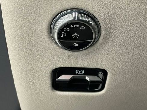 Certified 2024 Mercedes-Benz GLC 300 4MATIC image 38