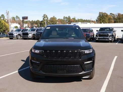 New 2025 Jeep Grand Cherokee Limited w/ Black Appearance Package AWD/4WD image 2