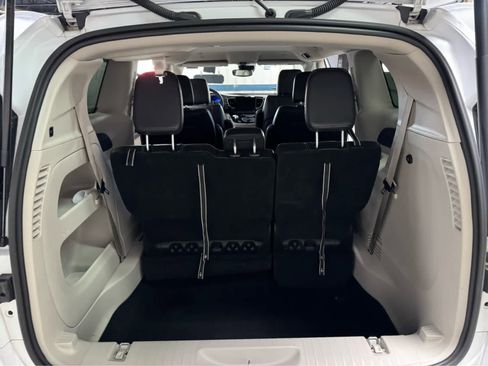 Used 2024 Chrysler Pacifica Touring-L image 13