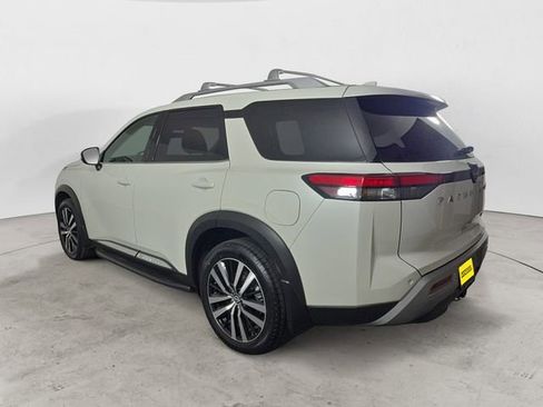 Certified 2023 Nissan Pathfinder Platinum image 3