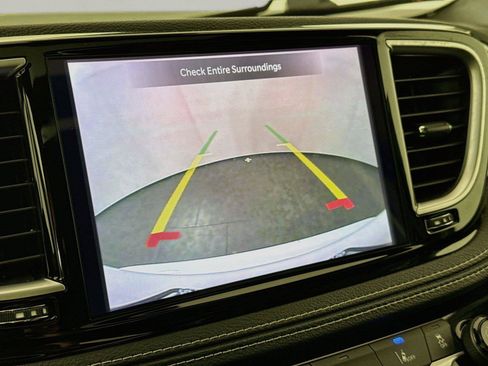 Used 2025 Chrysler Pacifica Limited FWD image 24