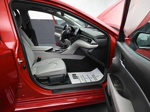 Used 2022 Toyota Camry SE image 25