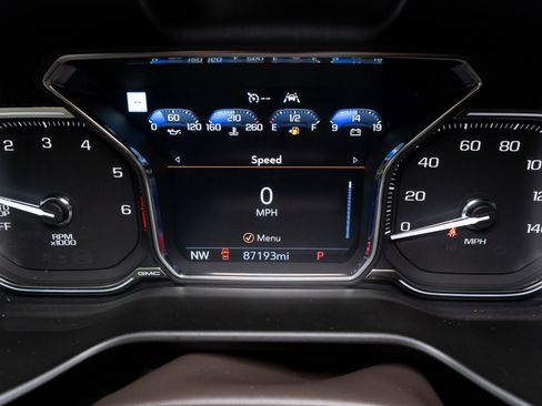 Used 2021 GMC Yukon Denali w/ Denali Premium Package RWD image 28
