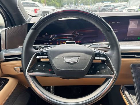 Used 2025 Cadillac Escalade IQ Luxury 2 AWD/4WD image 16