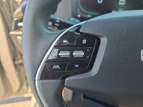 Used 2025 Kia Niro LX image 21