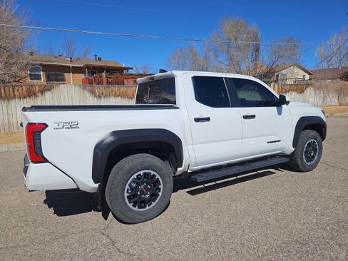 Used 2024 Toyota Tacoma TRD Off-Road w/ TRD Off Road Premium Package image 4