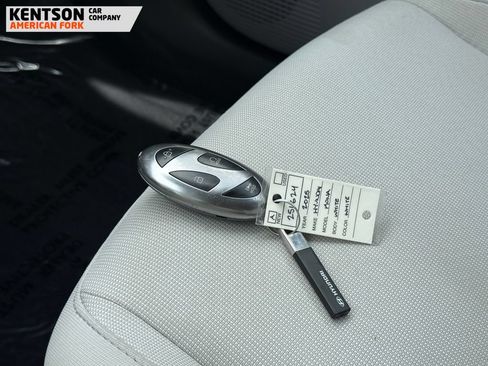 Used 2025 Hyundai Kona SEL AWD/4WD image 32