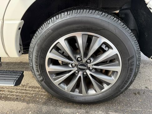 Used 2016 Lincoln Navigator Select image 11