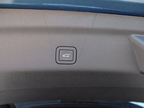 New 2025 Chevrolet Suburban Premier image 26