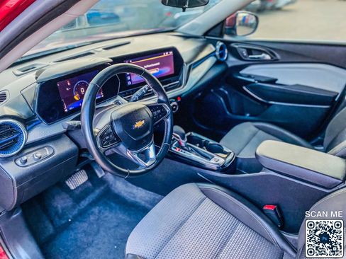 Used 2025 Chevrolet Trax LT w/ LT Convenience Package image 26