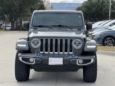 Used 2022 Jeep Wrangler Unlimited Sahara w/ Cold Weather Group image 8