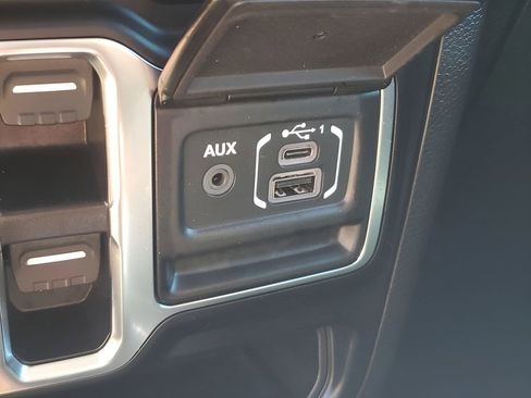 Used 2021 Jeep Gladiator Overland image 32