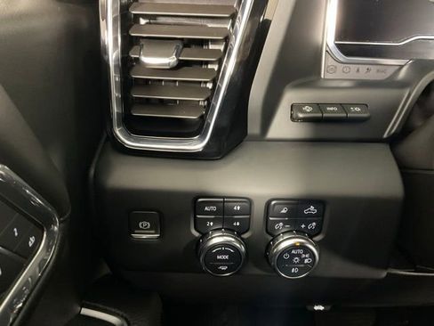 Used 2024 GMC Sierra 1500 Denali w/ Denali Reserve Package AWD/4WD image 27