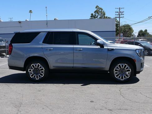 Used 2024 GMC Yukon Denali Ultimate AWD/4WD image 2