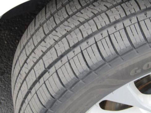 Certified 2018 Ford C-MAX SE w/ Cargo Management Package image 6