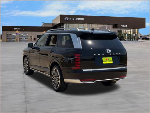 Certified 2026 Hyundai Palisade Calligraphy FWD image 3