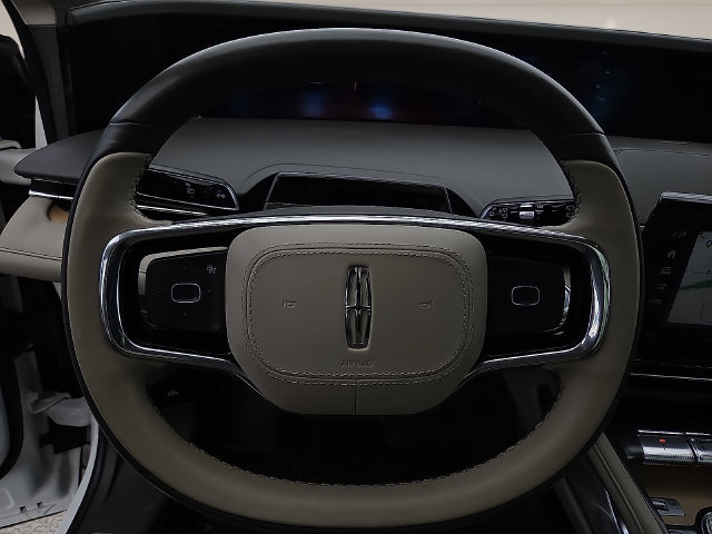 Used 2025 Lincoln Nautilus Reserve AWD/4WD image 21