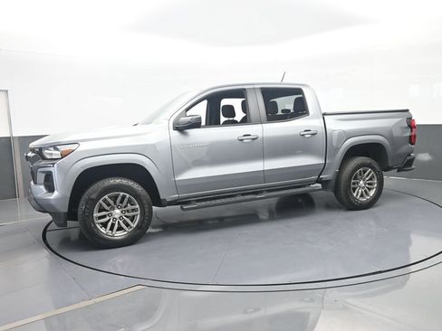Used 2023 Chevrolet Colorado LT RWD image 2