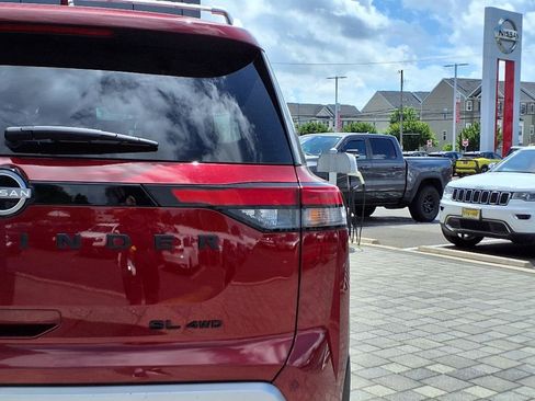 Certified 2022 Nissan Pathfinder SL w/ SL Black Package image 4