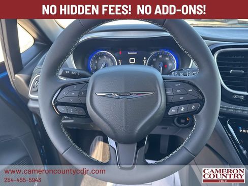 New 2026 Chrysler Pacifica Limited w/ S Appearance Package FWD image 18