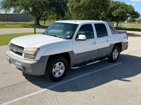Used 2002 Chevrolet Avalanche 2WD image 1
