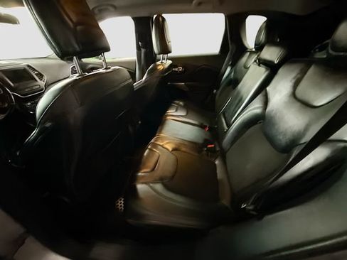 Used 2020 Jeep Cherokee Latitude Plus w/ Cold Weather Group image 23