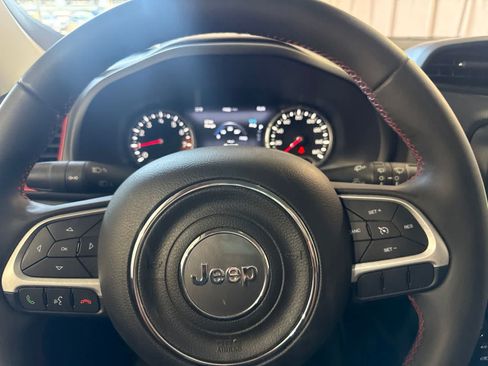 Used 2023 Jeep Renegade Trailhawk AWD/4WD image 25