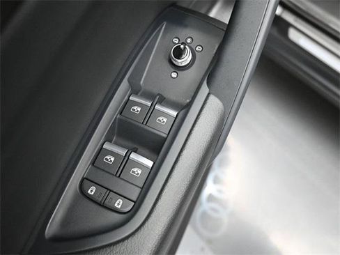 Used 2025 Audi Q5 2.0T Premium image 12