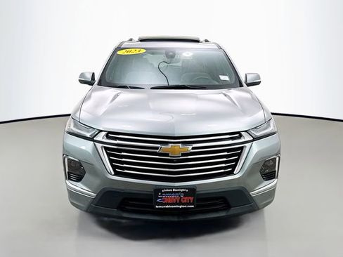 Used 2023 Chevrolet Traverse Premier image 2