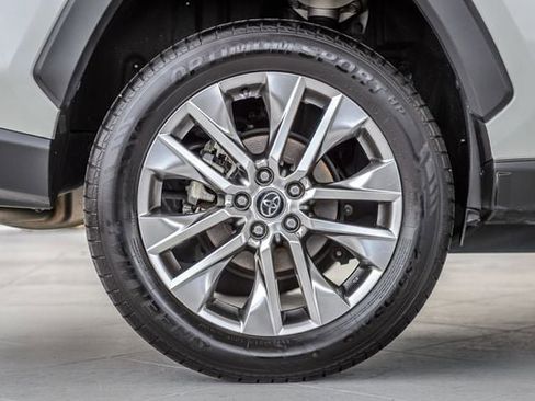 Used 2020 Toyota RAV4 Limited image 12