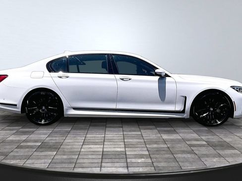 Used 2021 BMW 750i xDrive w/ M Sport Package AWD/4WD image 8