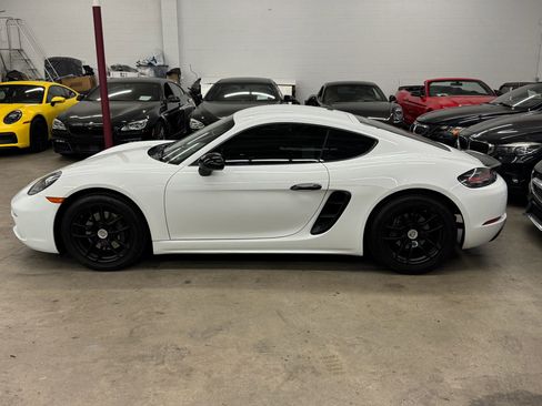 Used 2018 Porsche 718 Cayman RWD image 4