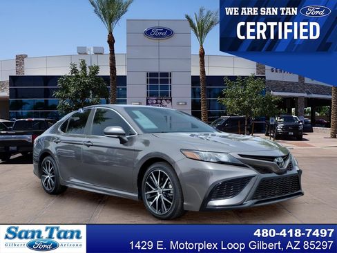 Used 2022 Toyota Camry SE FWD image 1