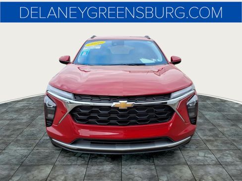 Used 2026 Chevrolet Trax LT w/ LT Convenience Package FWD image 8