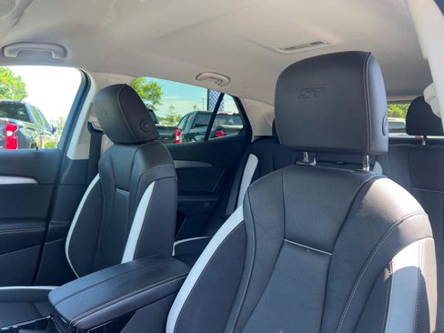 Certified 2025 Buick Envision Sport Touring AWD/4WD image 13