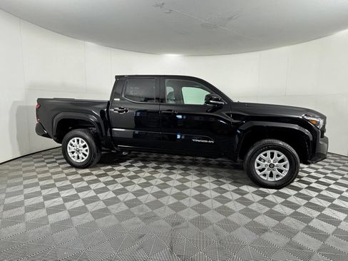 Used 2025 Toyota Tacoma SR5 AWD/4WD image 7
