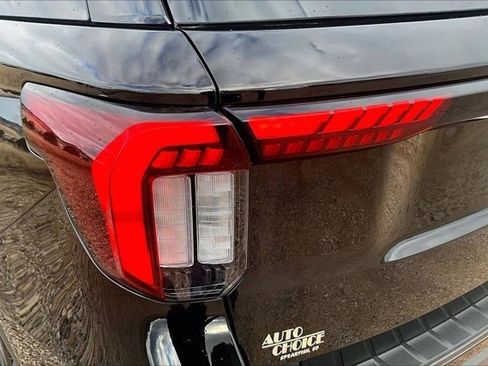 Used 2025 Ford Explorer ST image 23