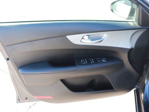 Used 2023 Kia Forte LXS image 9