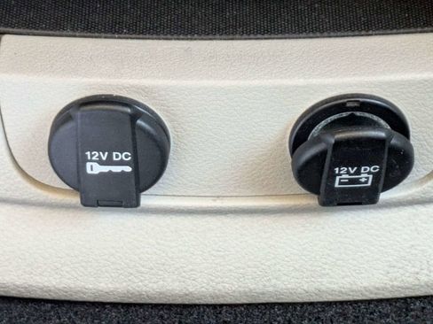 Used 2018 Dodge Grand Caravan SE w/ UConnect Hands-Free Group image 22