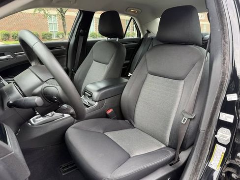 Used 2023 Chrysler 300 Touring w/ Sport Appearance Package RWD image 11