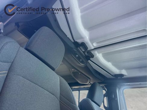 Used 2025 Jeep Wrangler Unlimited Sahara AWD/4WD image 18