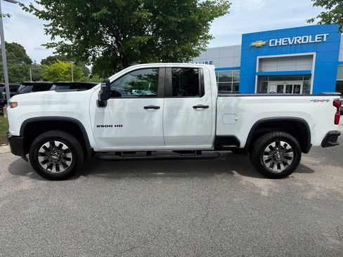 Used 2021 Chevrolet Silverado 2500 Custom w/ Custom Value Package AWD/4WD image 2