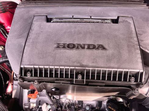 Certified 2025 Honda Pilot Sport image 10
