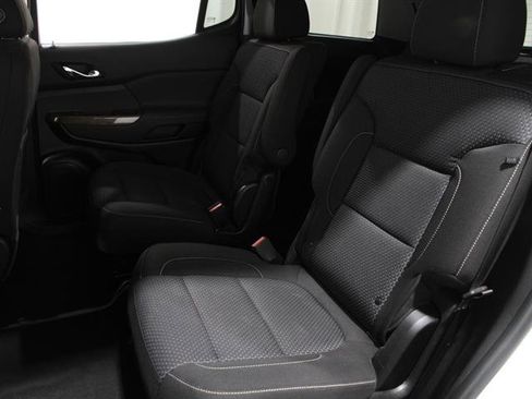 Used 2023 GMC Acadia SLE image 19